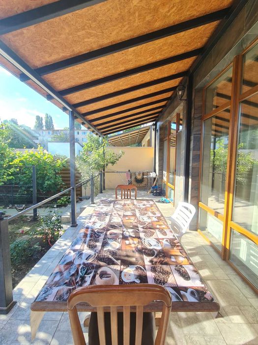 Хозяйский частный дом с гаражом на Таирова Левитана Королева