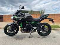 Z-650 de 2023, com apenas 950km. Nova!