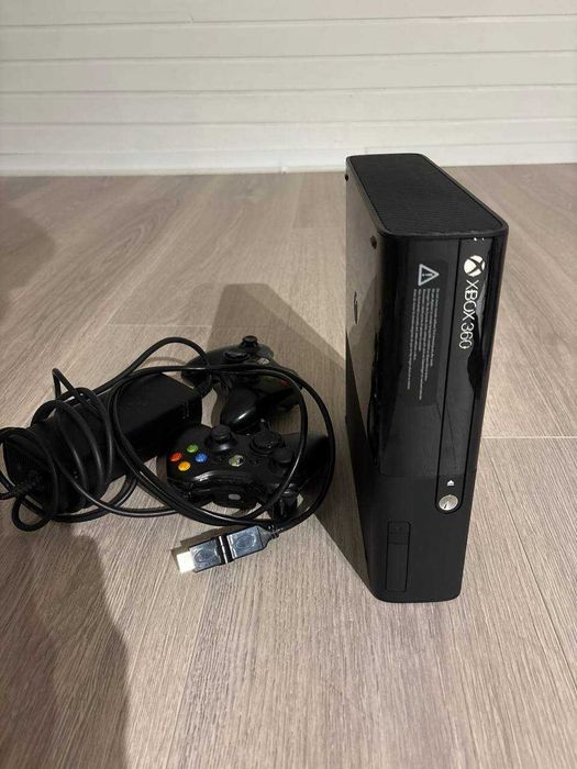 Продам Xbox 360 E - Надійний Ігровий Комплект