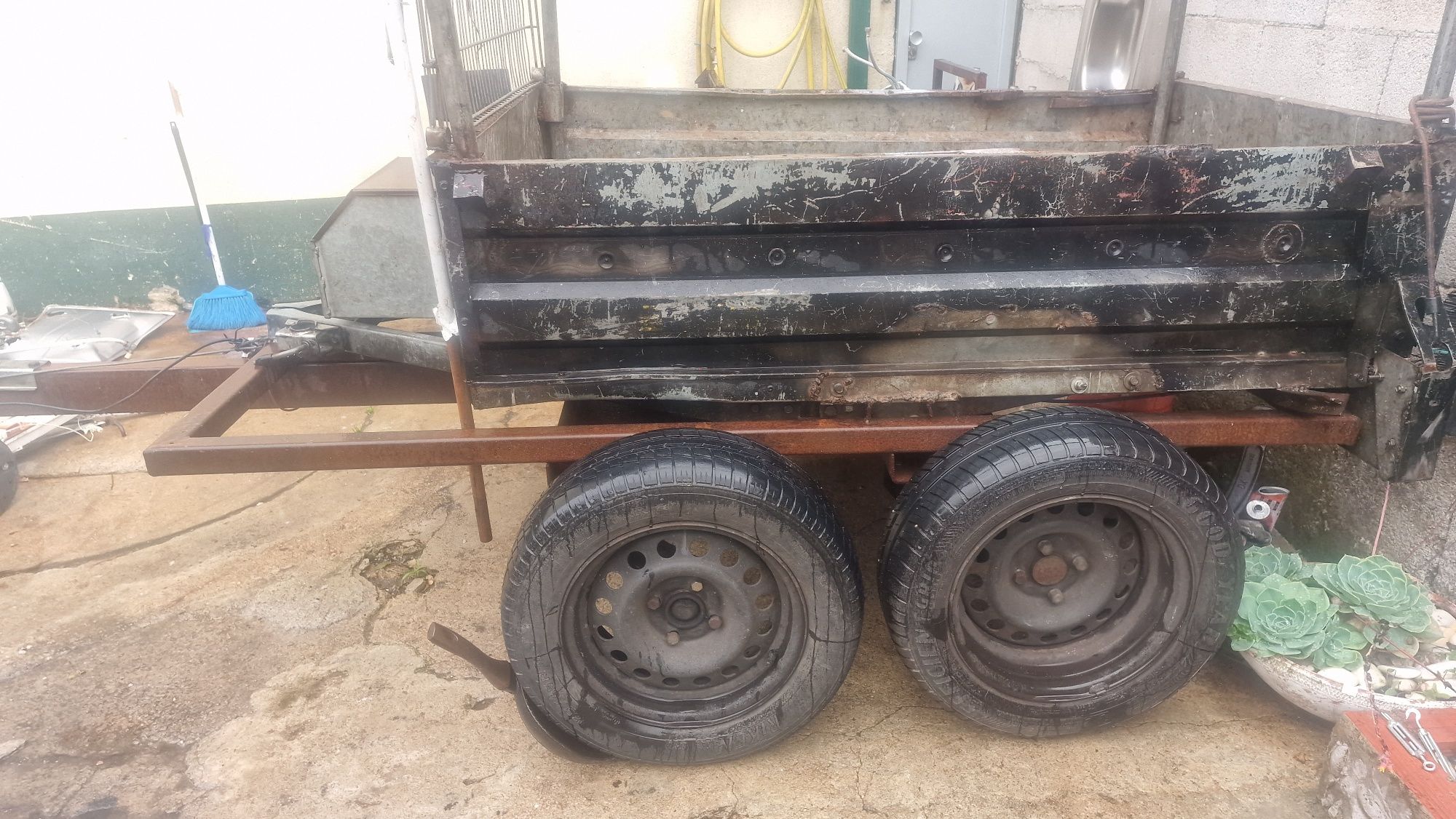 Reboque de 2 eixos