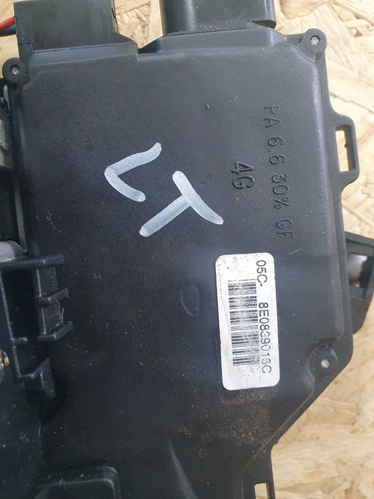 Zamek drzwi Audi a4 b6 kombi