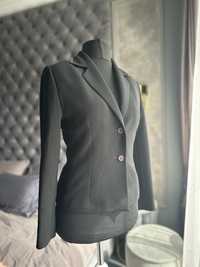 Женский черный пиджак с подплечниками черный деловой жакет