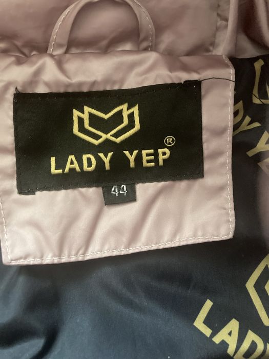 Продам весняну куртку у гарному стані