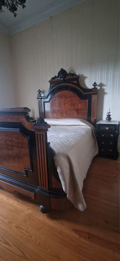 Mobilia de quarto em pau santo