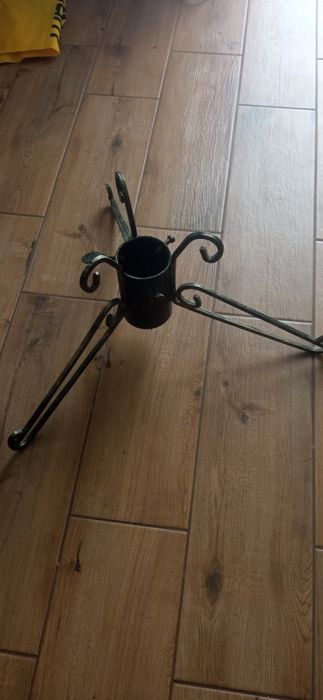 Metalowy stojak na choinkę