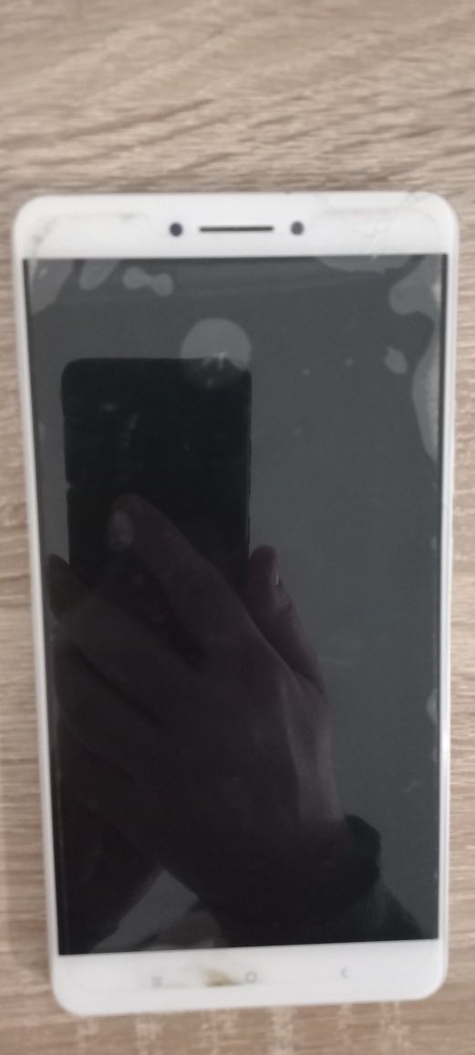 Смартфон "Xiaomi mi max"

Связь
Количество SIM-карт	2 SIM
Формат SIM-
