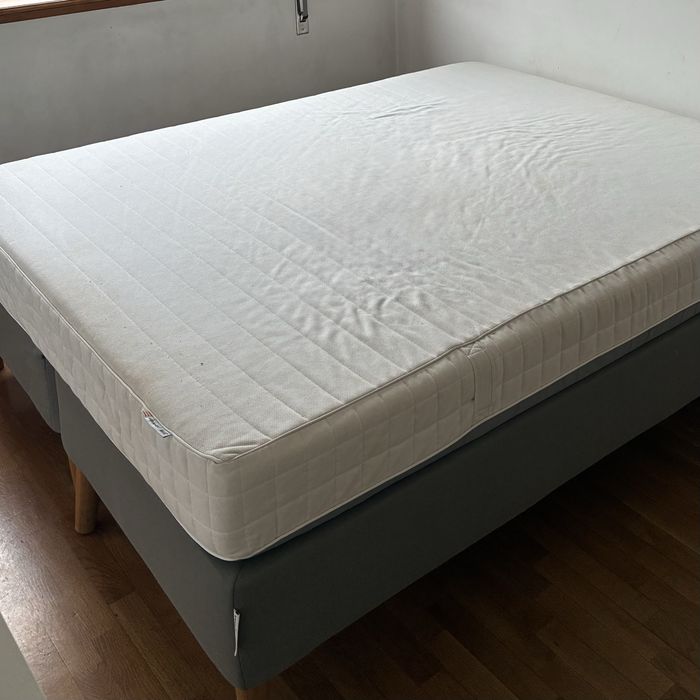 Sommier com pés “espevar” ikea