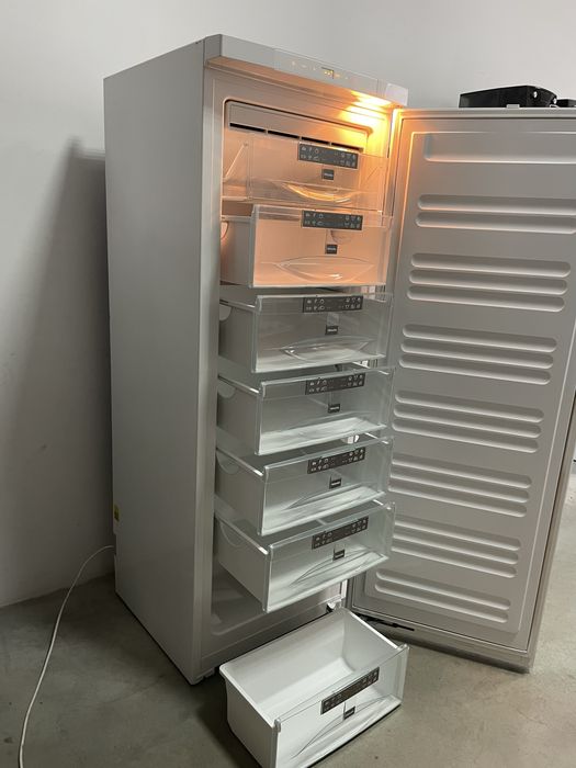 Морозильная камера Miele no frost из Германии 7 ящ 265 л 2022 г.в.