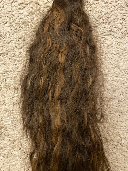 Kitka brąz pasemka fale 60 cm włosy syntetyczne doczepy.