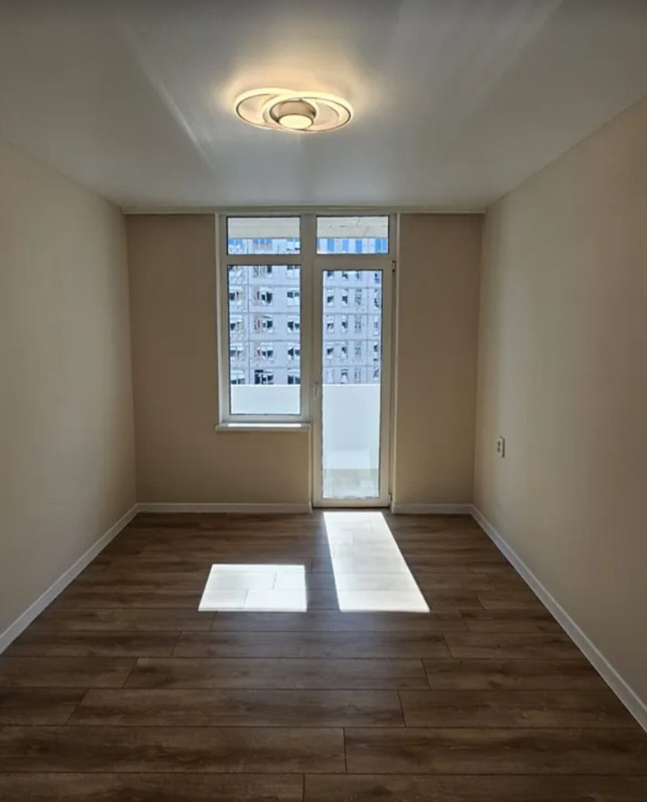 Продаж 2к квартири 53 кв. м на вул. Смакули