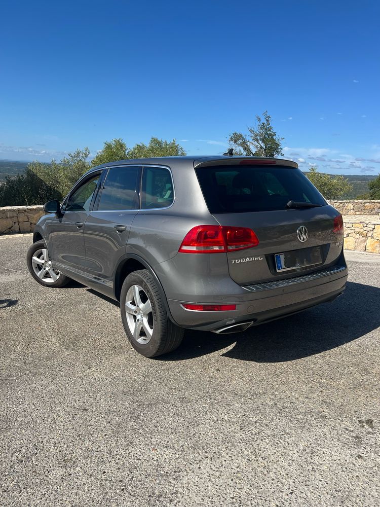 VW Touareg 3.0 TDI muito estimado.