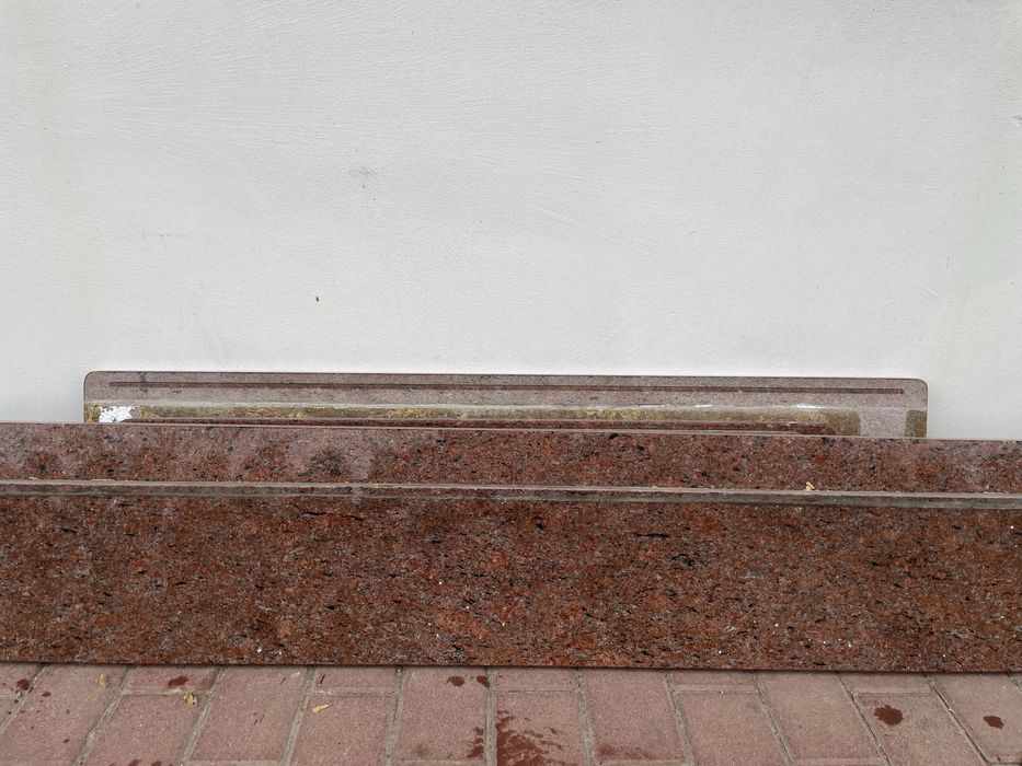 Parapety granitowe z demontażu około 2,7 m²