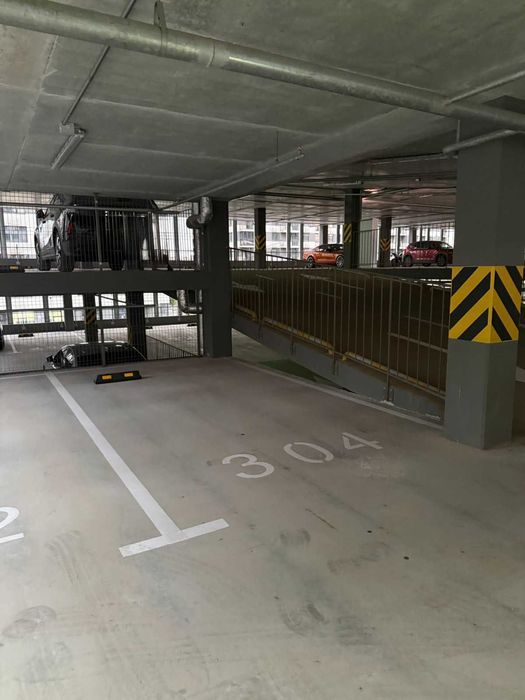 Оренда паркомісця Варшавський 3