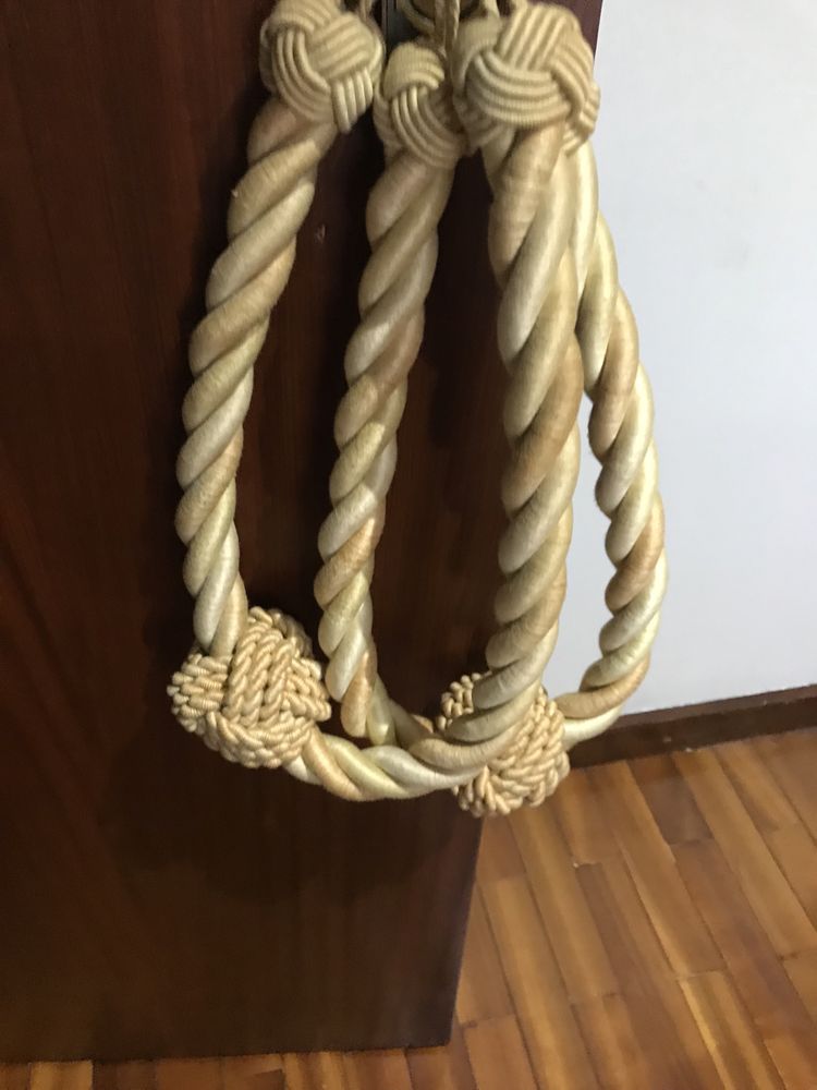 Cordões para apanhar cortinas