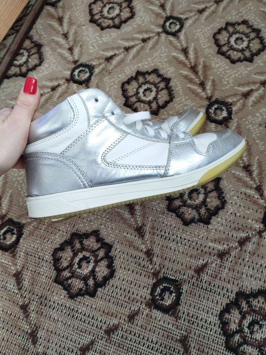 Казаки,сапоги , кроссовки натуральная кожа Zara 37-38р
