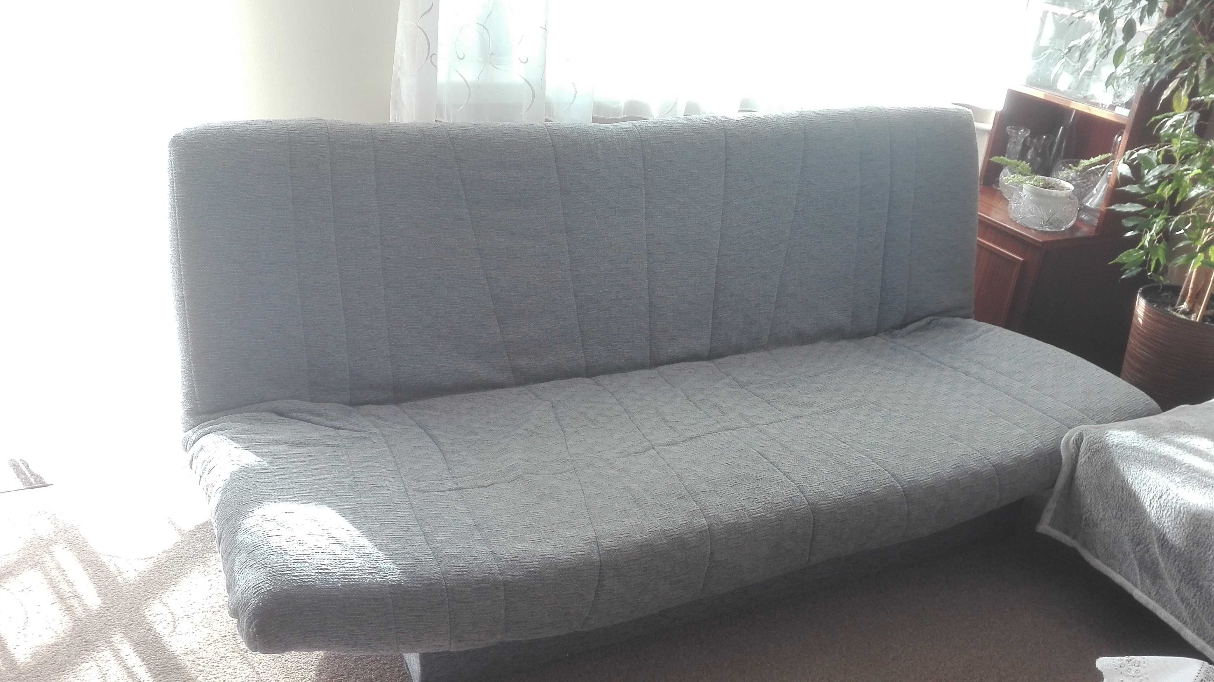 Wygodna kanapa sofa ze schowkiem na pościel