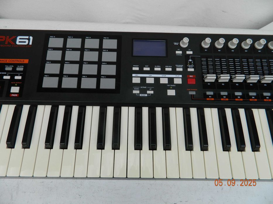 AKAI MPK 61 klawiatura sterująca