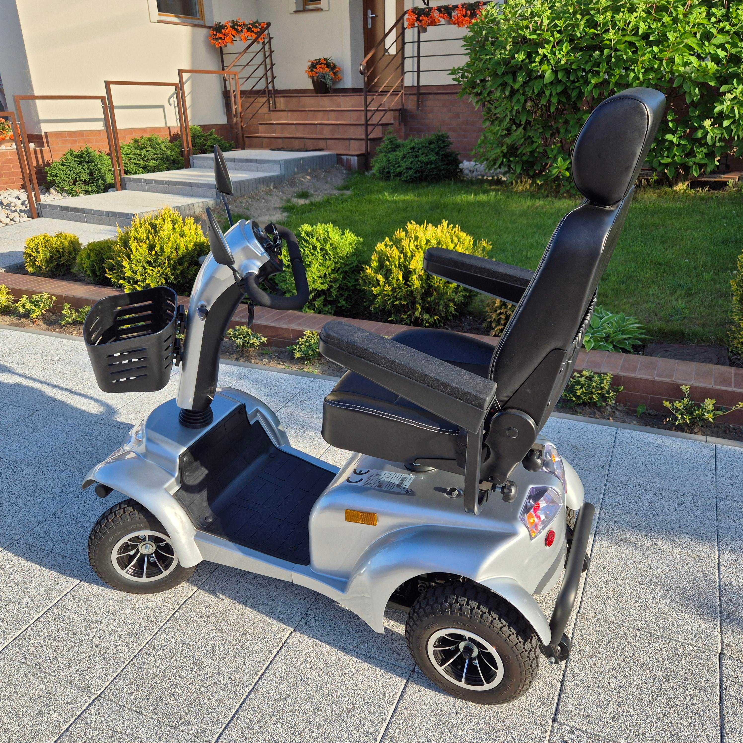 Wózek inwalidzki z napędem elektrycznym VITEA CARE Cruiser II (W4028)