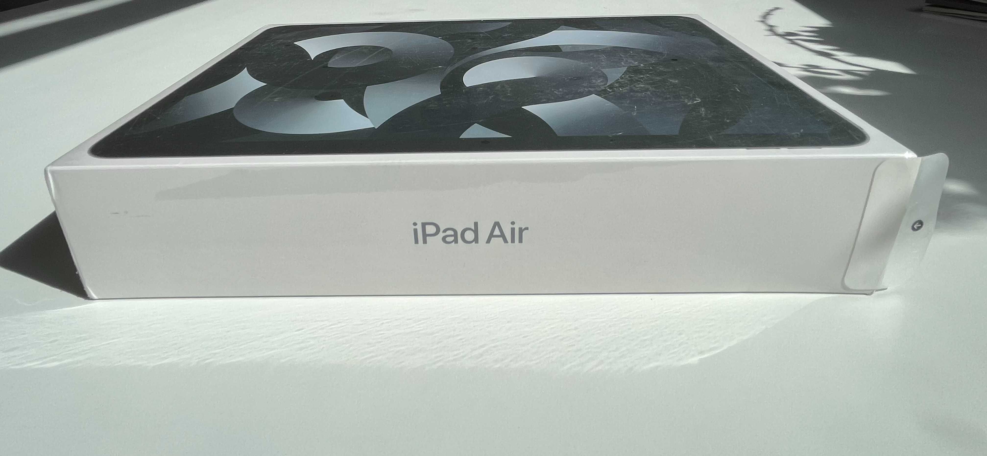 iPad Air 64 GB (5th Generation) Wi-Fi + Cellular