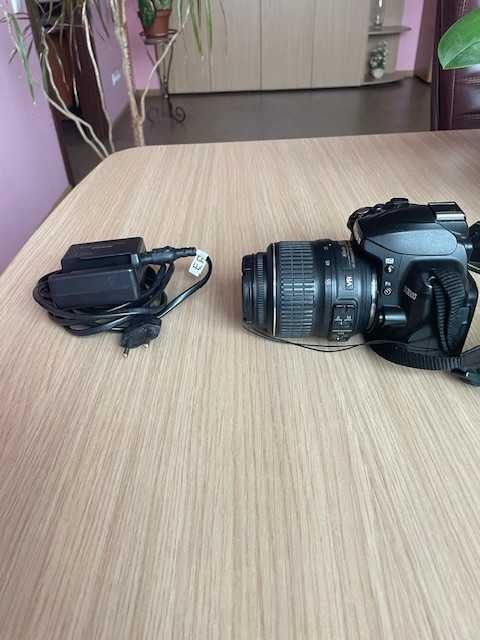 Продам фотоапарат Nikon D3000 18-55 VR KIT в коробці з інструкцією