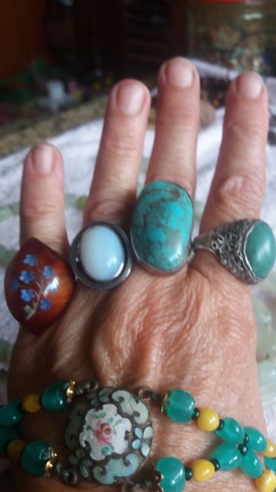 pierscionki rozne i korale prosze pytac