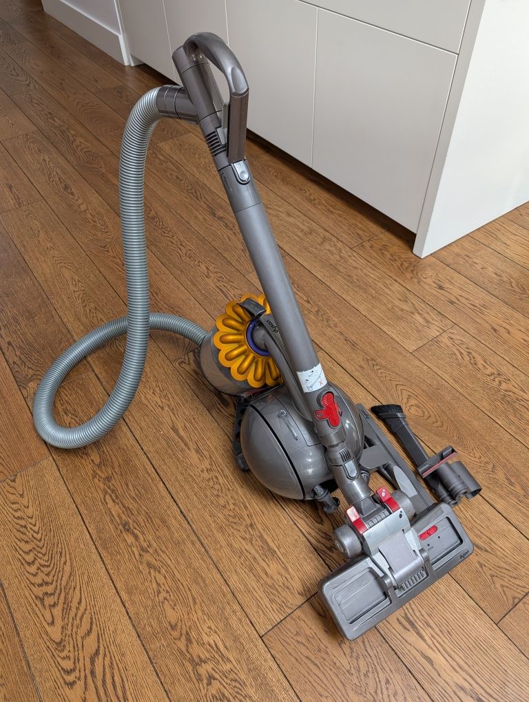 Dyson DC37c parquet