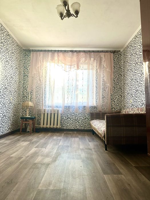 3-х « 8 лікарня» вул Чарівна, 4/9, не кутова