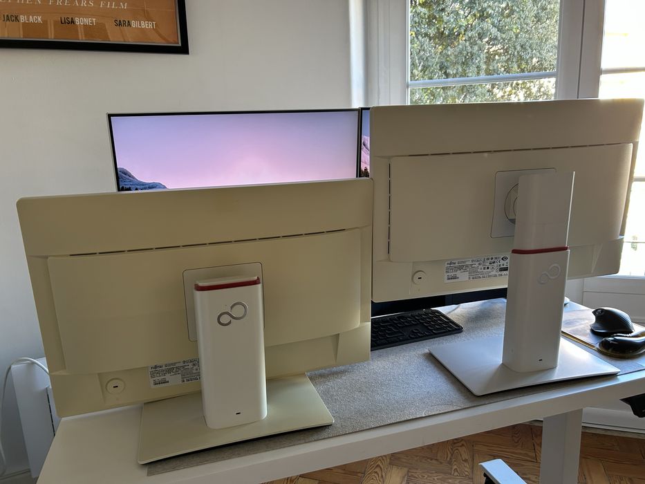 Vendo monitor 24-inch Fujitsu B24W-7 1920 x 1200 LCD Monitor