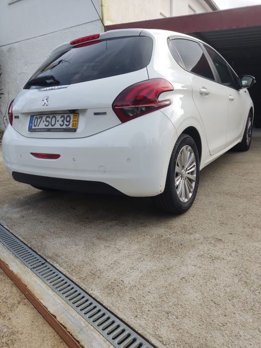 Peugeot 208 em ótimo estado