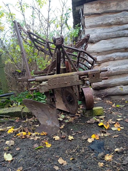 Продам плуг двокорпусний