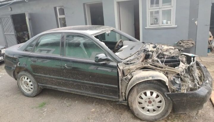 Ауді а4б5 рестайлінг 2000р.газ бензин вписаний
