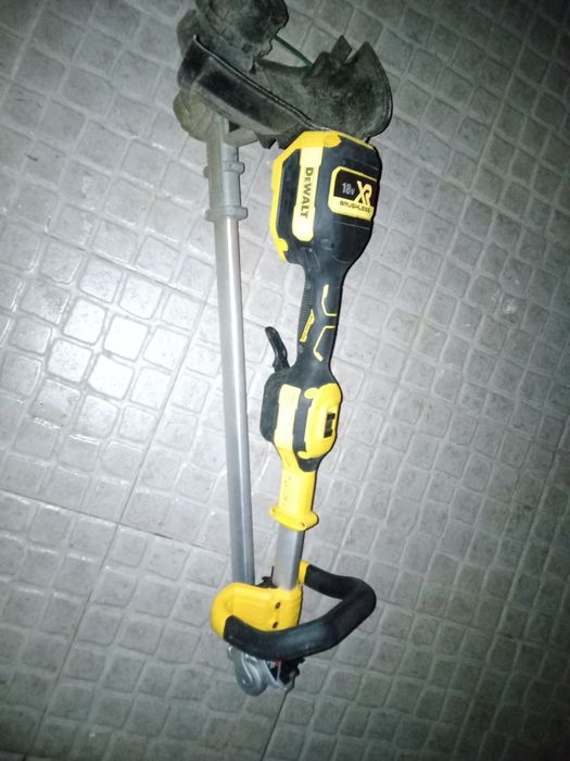Roçadora DeWalt DCMST561 XR 18V + Bateria 5Ah + Carregador — Excelente