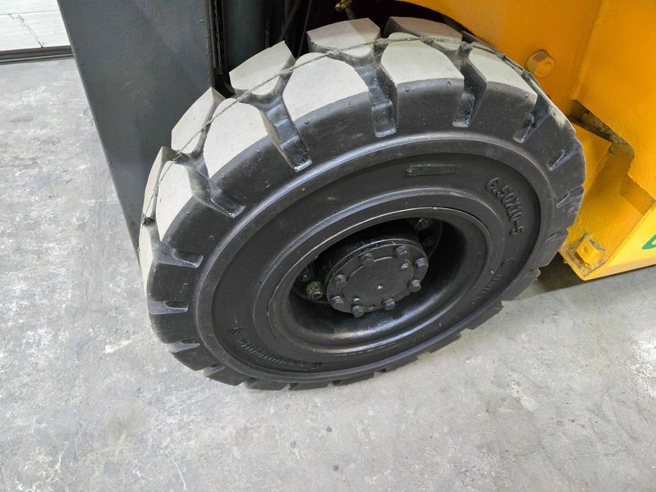 Навантажувач вилковий дизельний Nissan 1.8 тонн триплекс на 4,75 метра