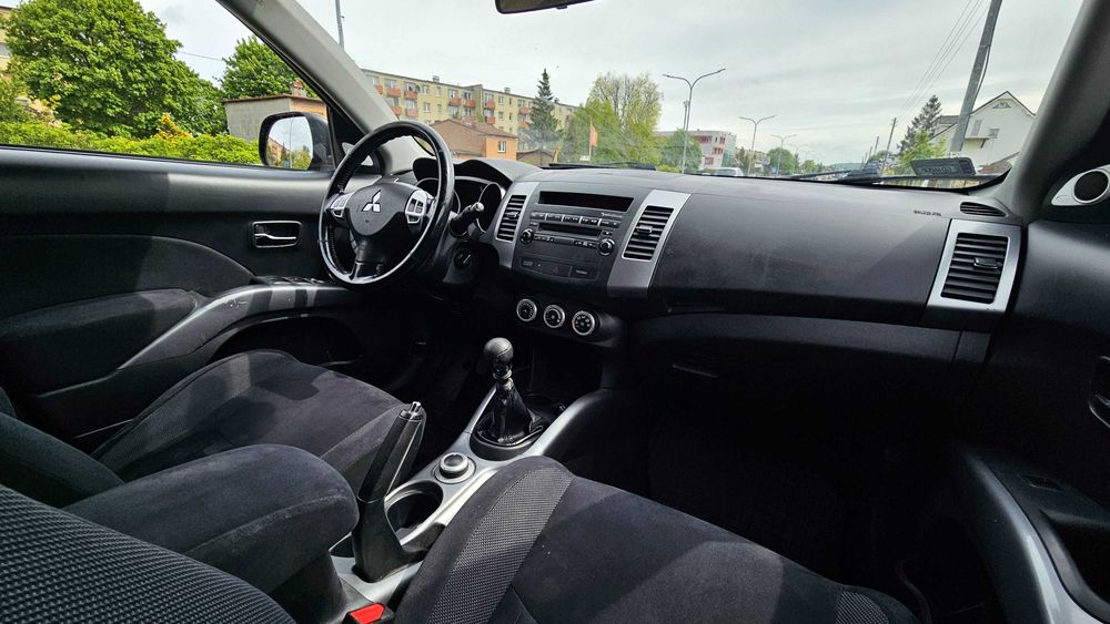Mitsubishi Outlander 2.0D / Polski salon / 4x4 / 7-Osobowy / Xenony