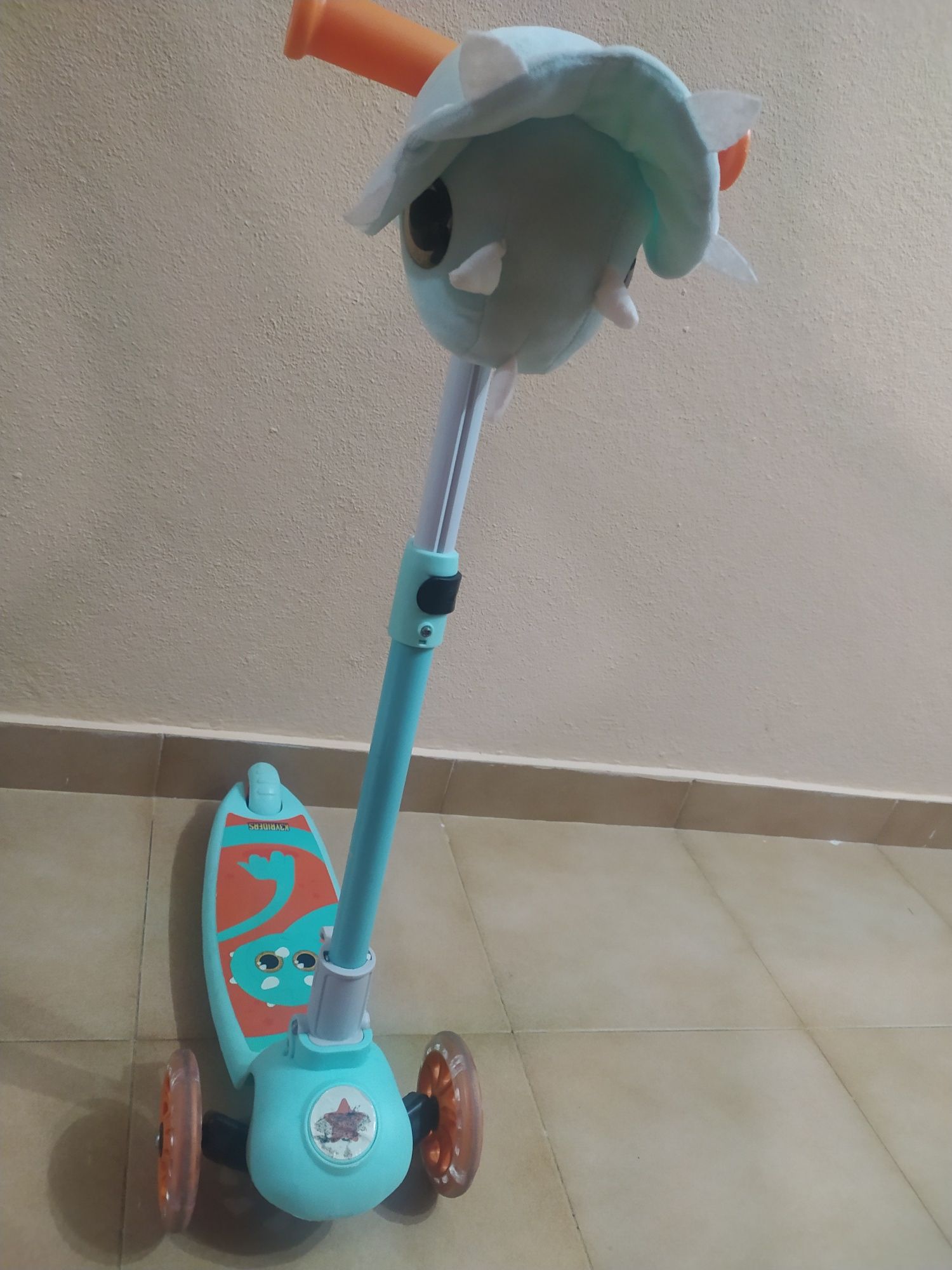 Trotinete três rodas