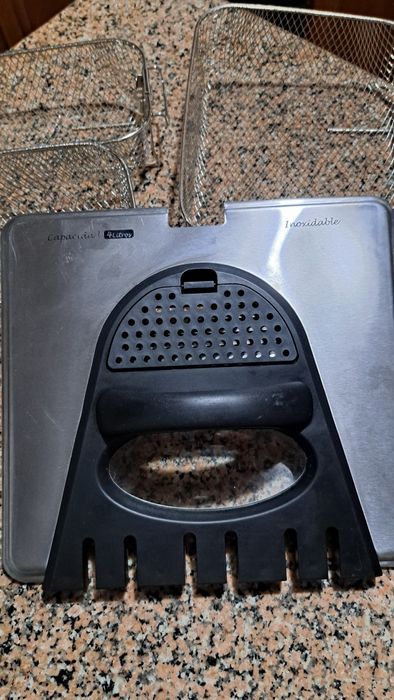 Vendo esta fritadeira elétrica usado