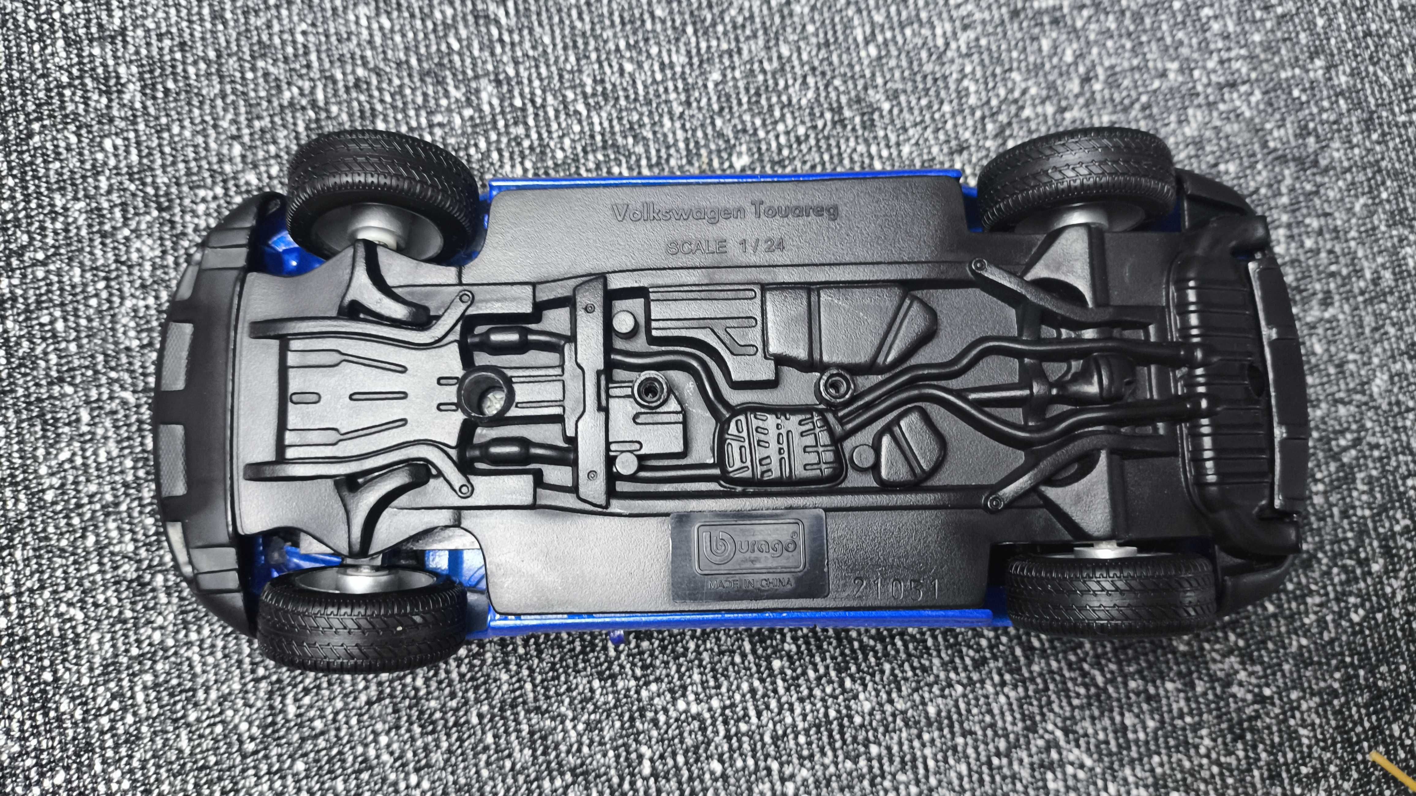 Модель Volkswagen Touareg масштаб 1:24 Bburago