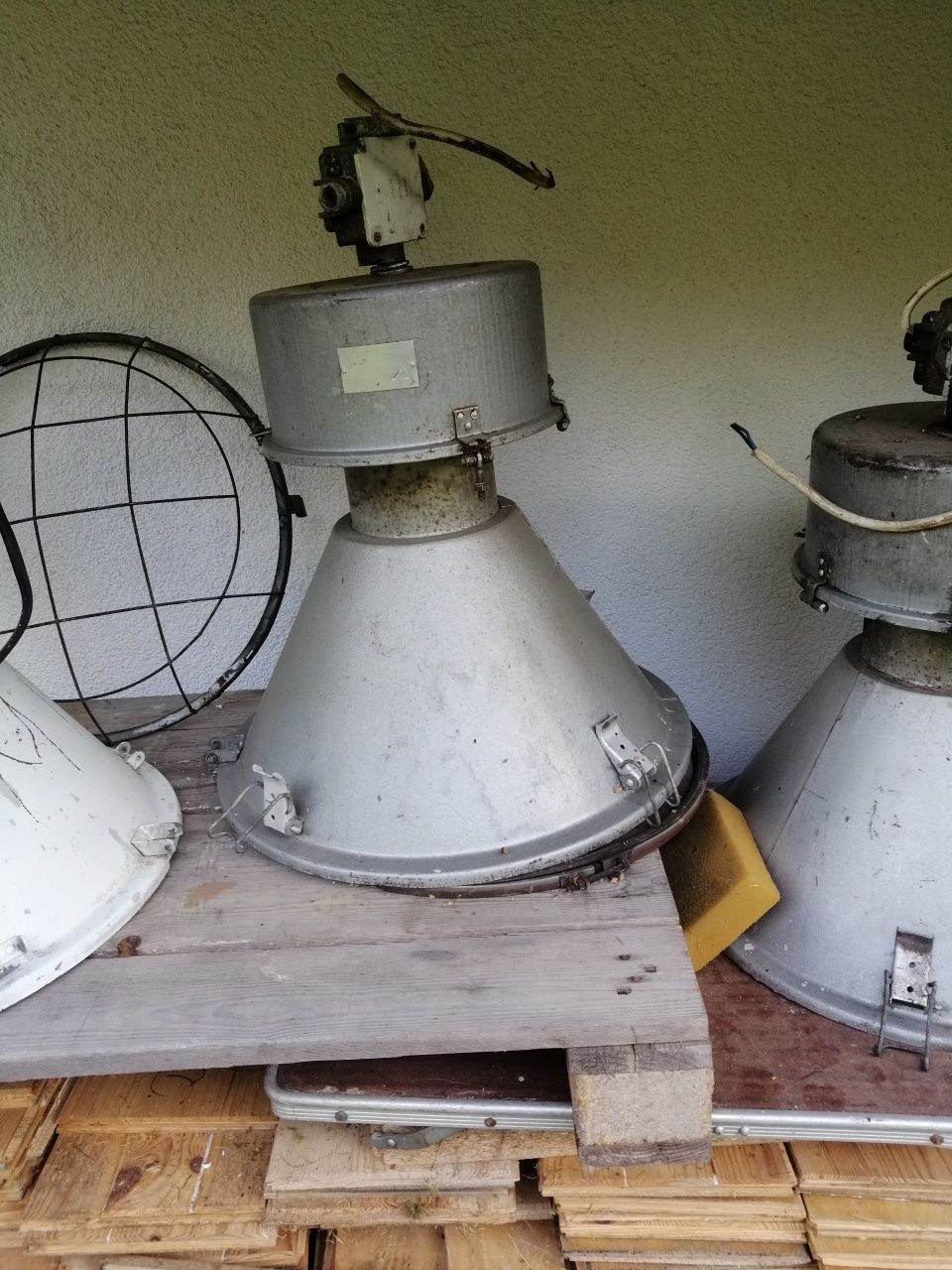 Lampy loft, magazynowe, emaliowane