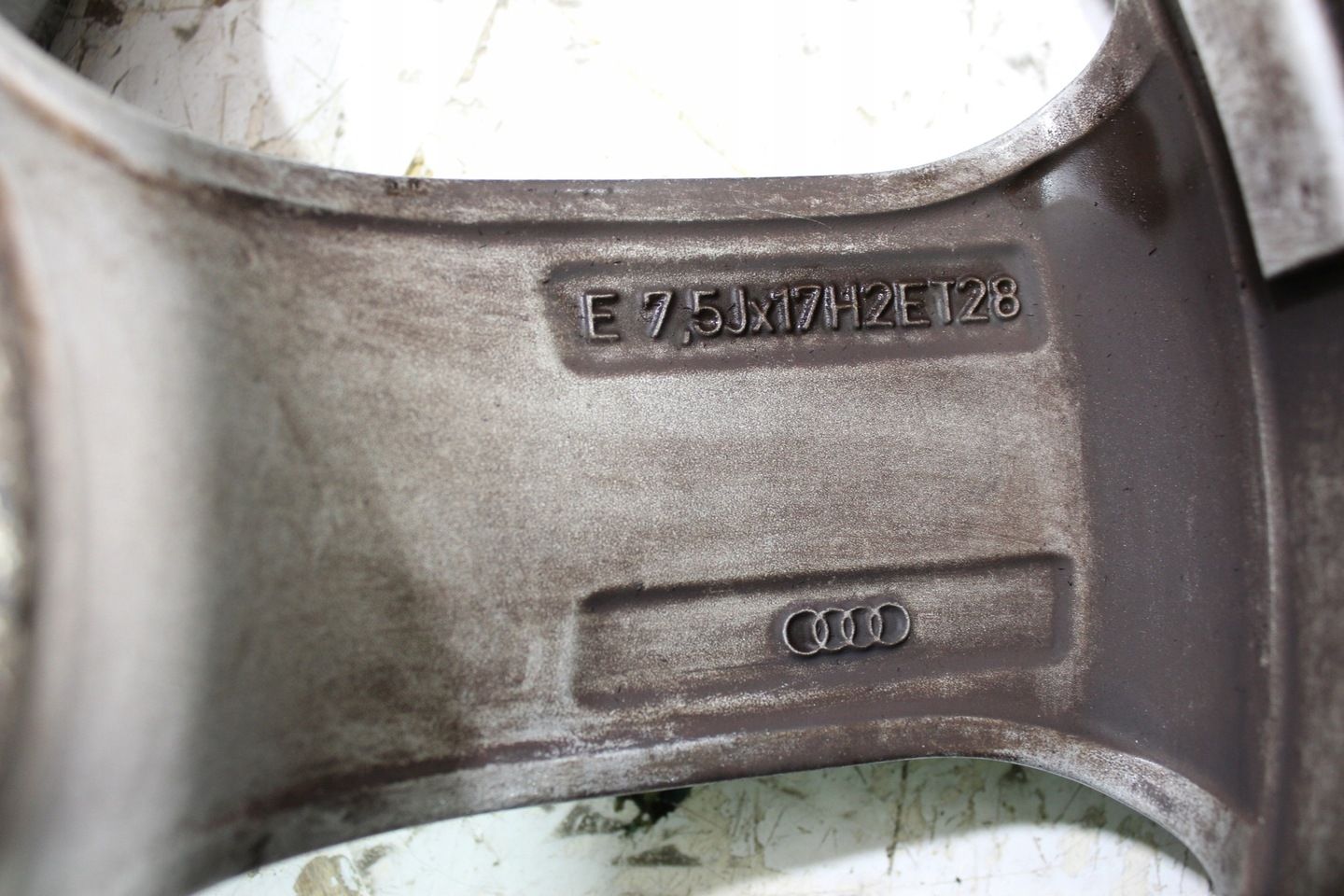 Audi aluminiowa felga 17 8T0601025DK