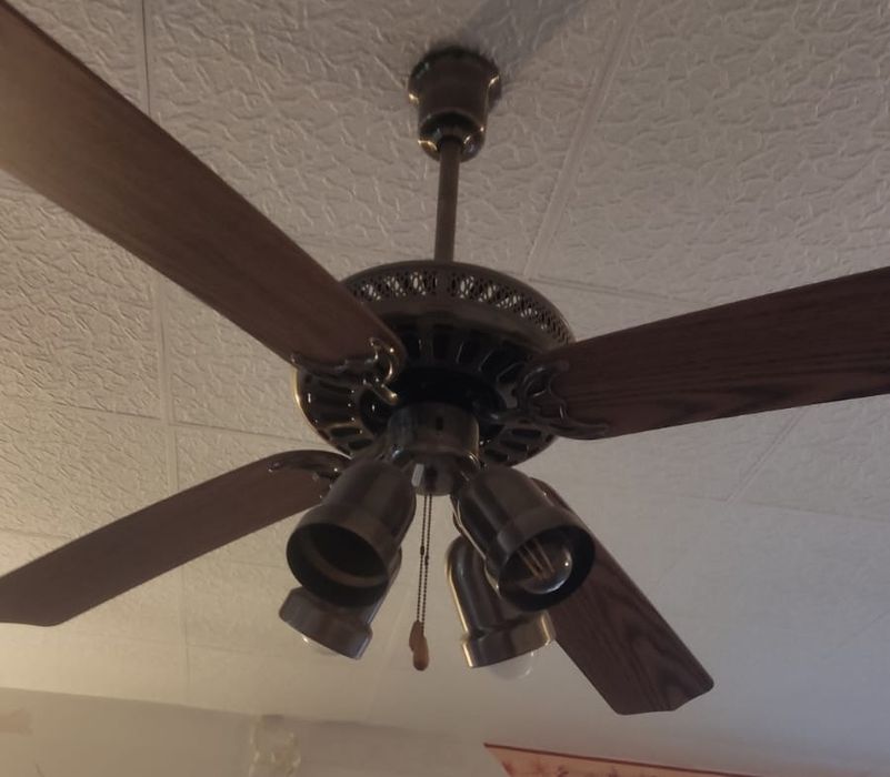 Lampa z wentylatorem, klimatyzator