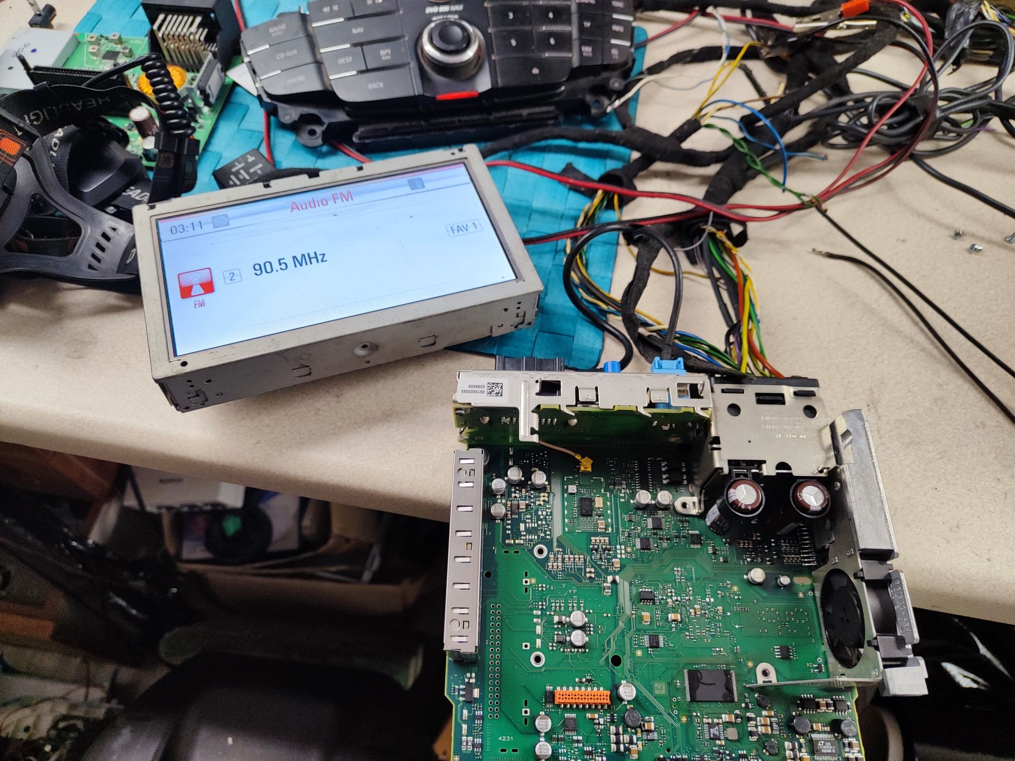 Naprawa elektroniki samochodowej wyświetlacz opel
