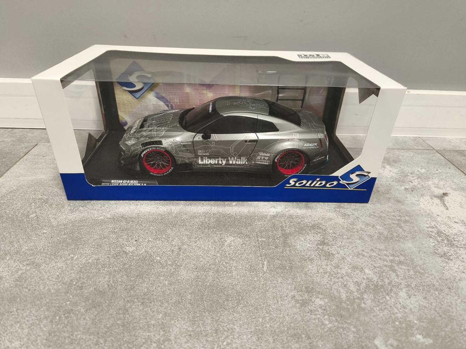 Nissan GT-R (R35) T2 LBWK Liberty Walk Body Kit Grey Solido 1:18