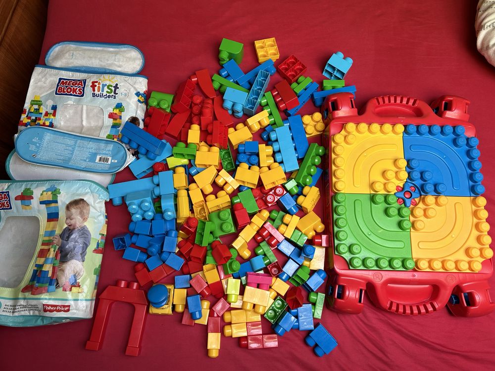 Mega blocks bloks klocki, duzy zestaw plus stolik