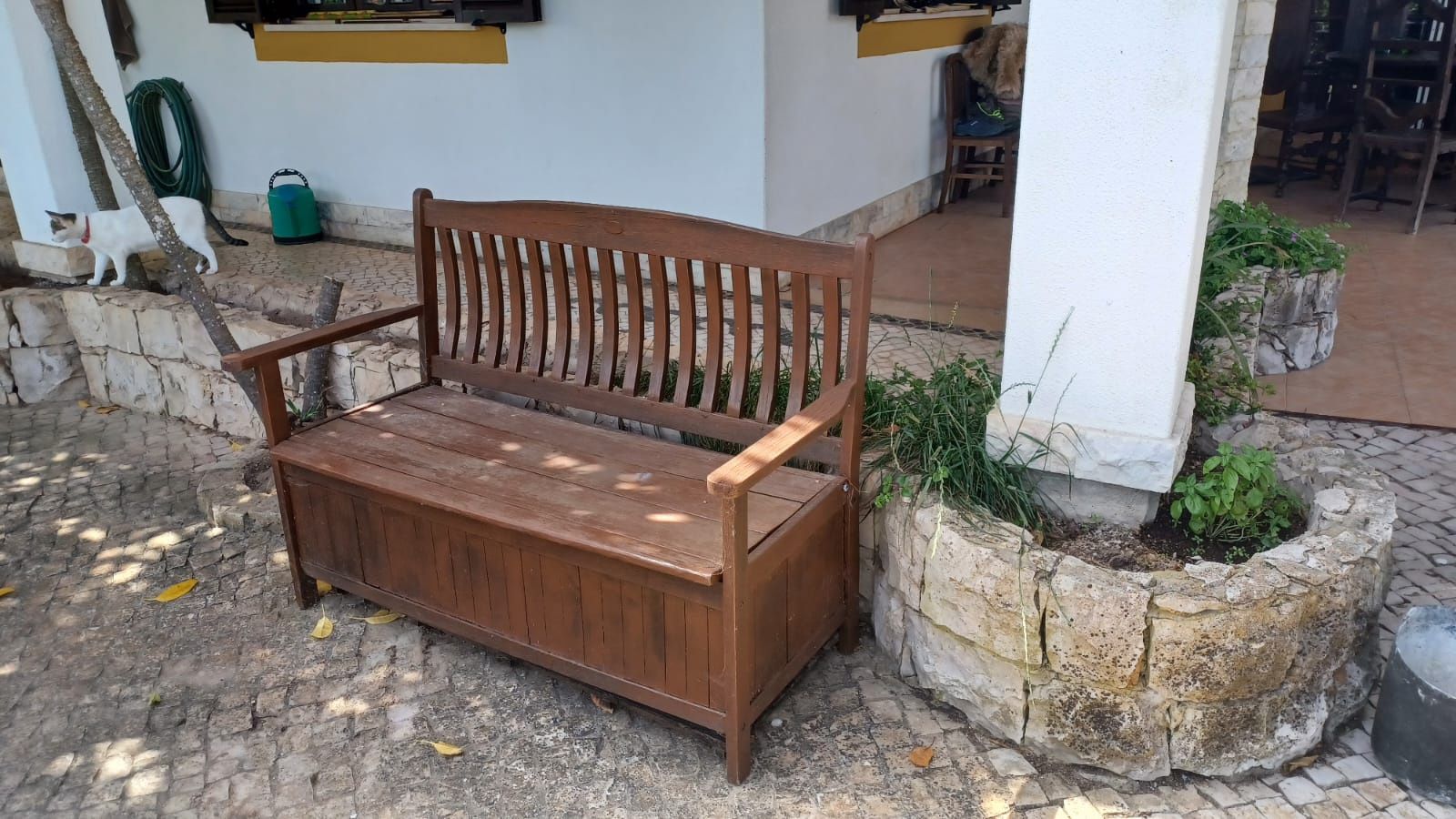 Banco de jardim em madeira