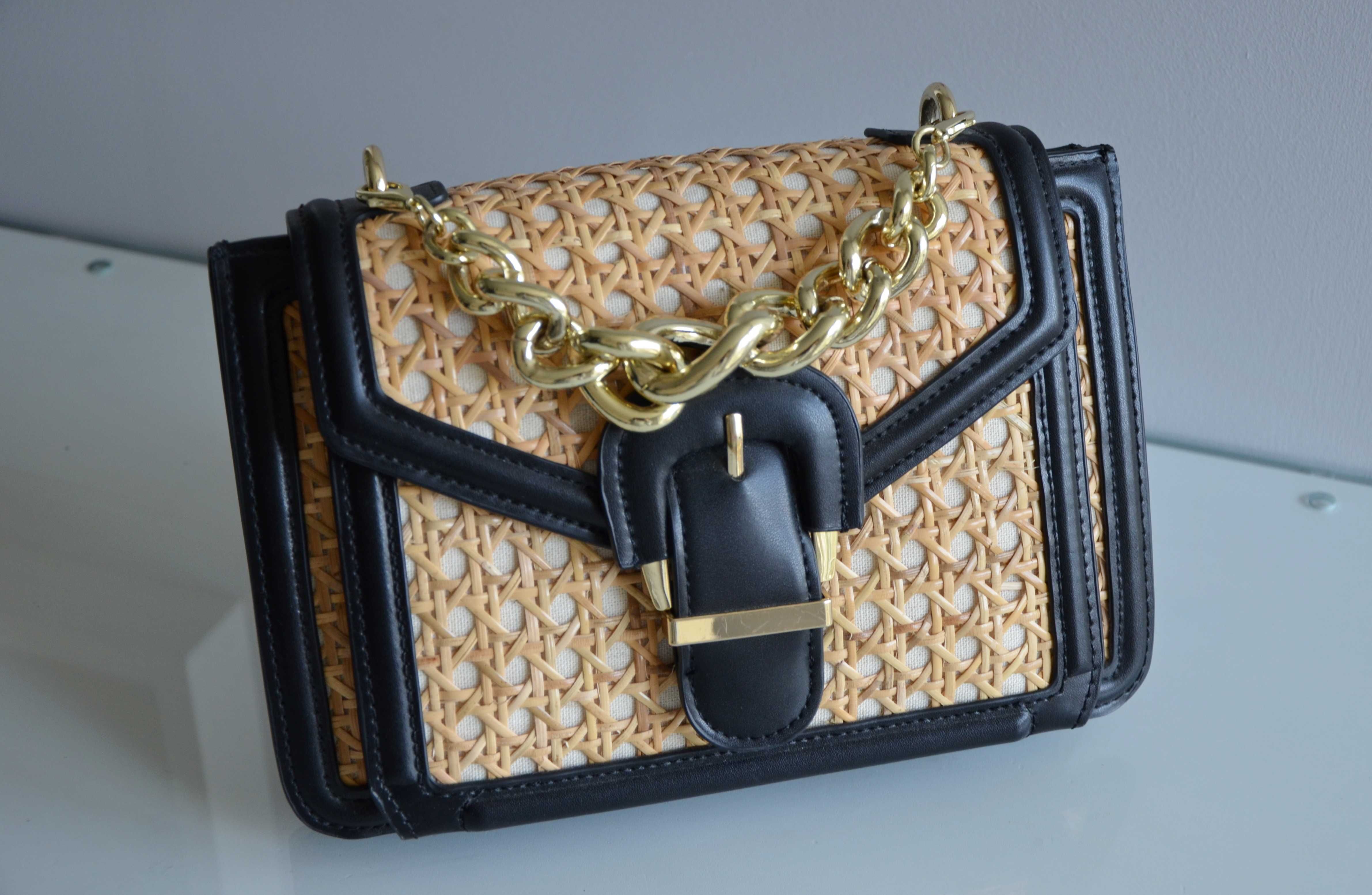 Zara czarna torebka listonoszka pleciona rattan gold chain