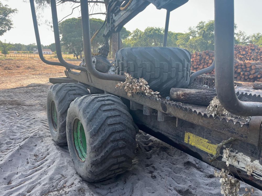 Trator John Deere 7810 Florestal c/ Reboque + Grua