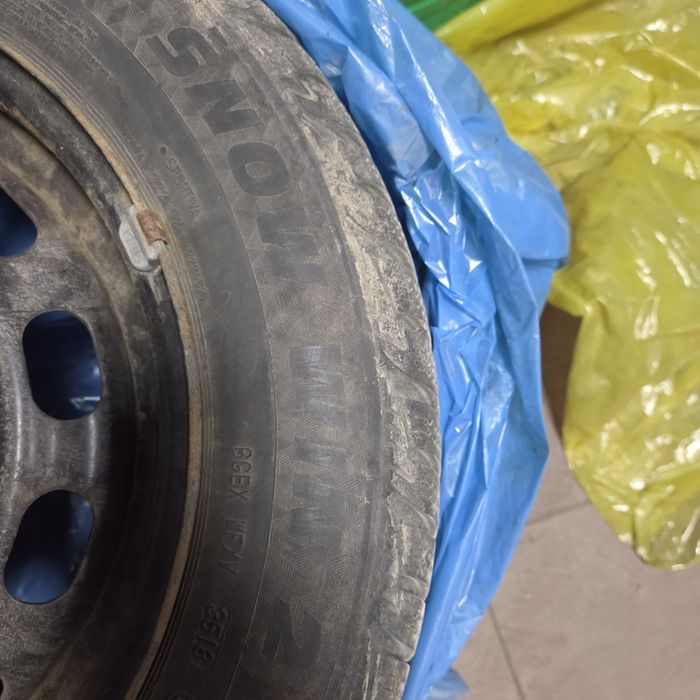 Opony zimowe z felgami 175/65 R14