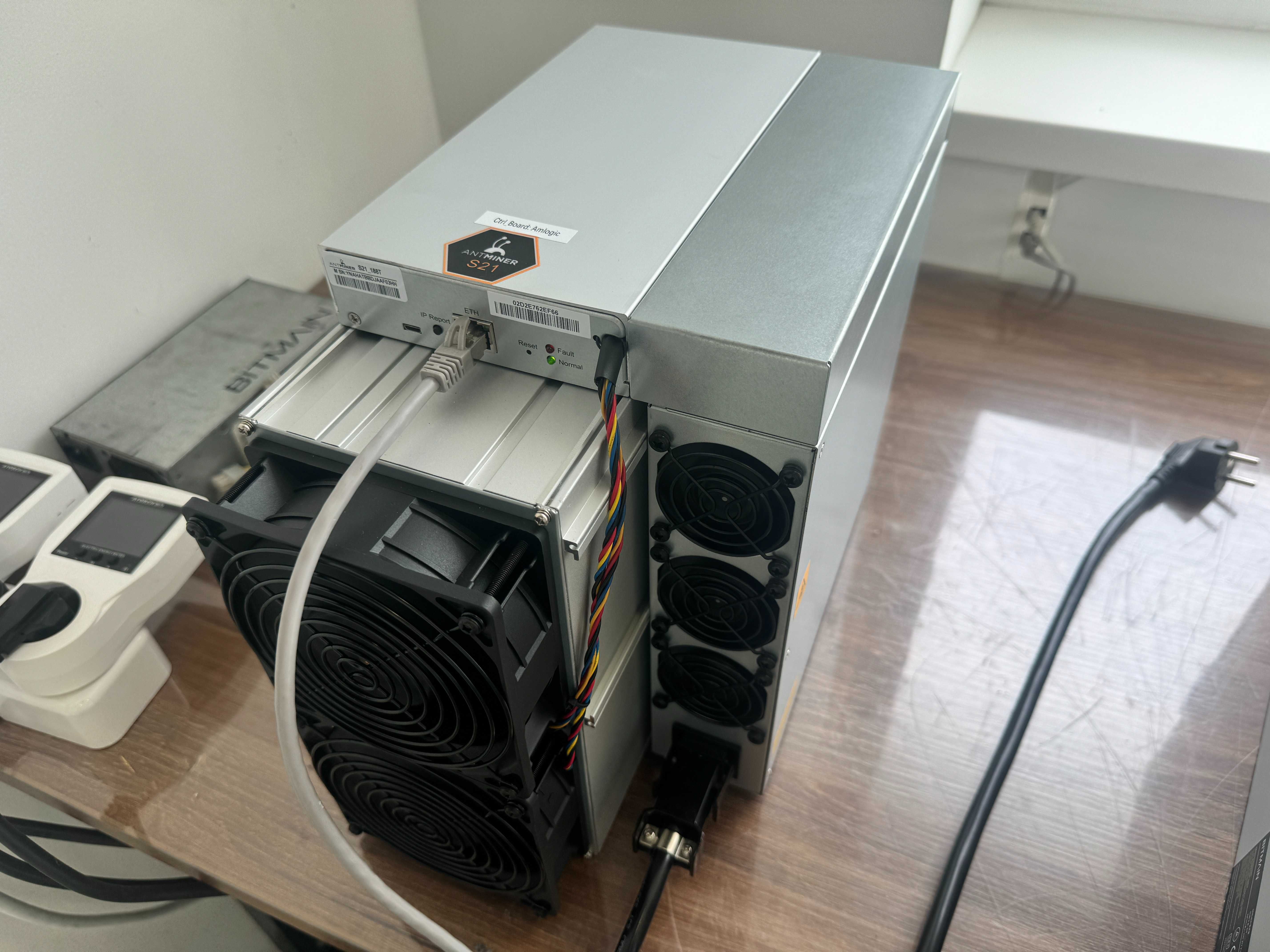НАЯВНІСТЬ! NEW Asic Antminer S21 200 Th Zynq, Майнер + Гарантія