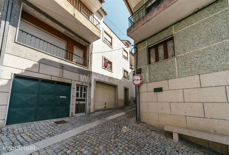 Moradia em Banda T3 / Covilhã, Barco