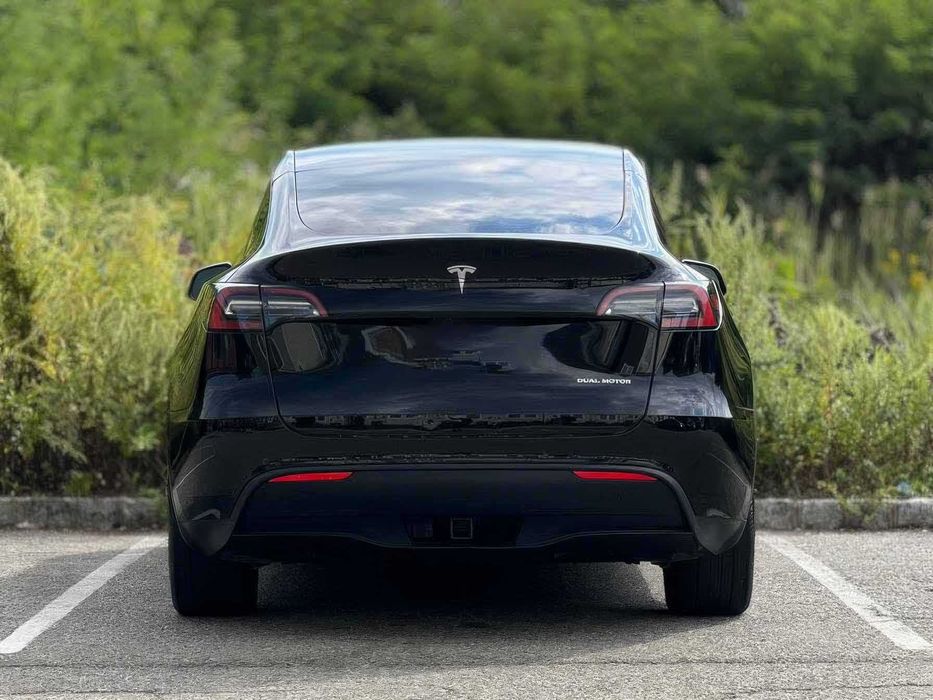 Tesla Model Y Long Range      2022